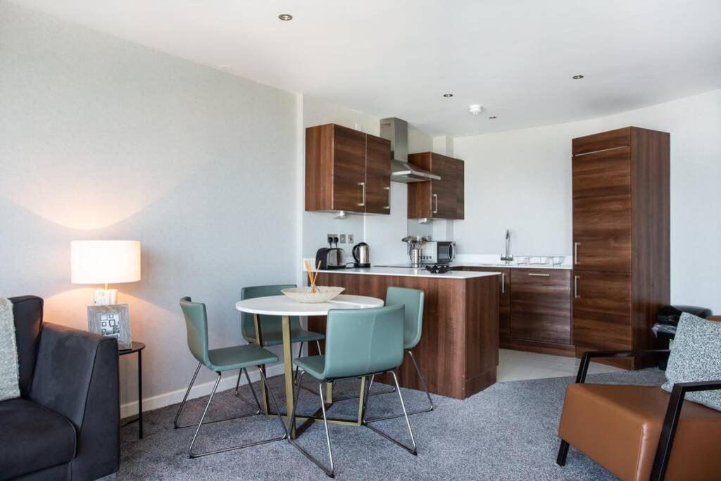 Titanic & Views, Ultra Luxury Parking Apartment